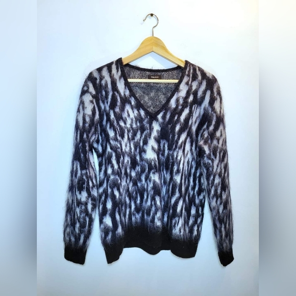 Talula Deep V Sweater - Picture 2 of 3